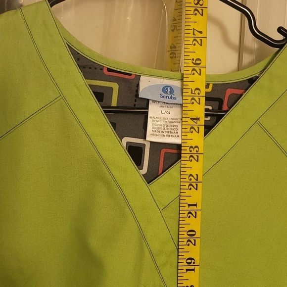 SB Scrubs, Lg, Lime Green, 2 pocket scrub top. EXCELLENT CONDITION, - Picture 4 of 7